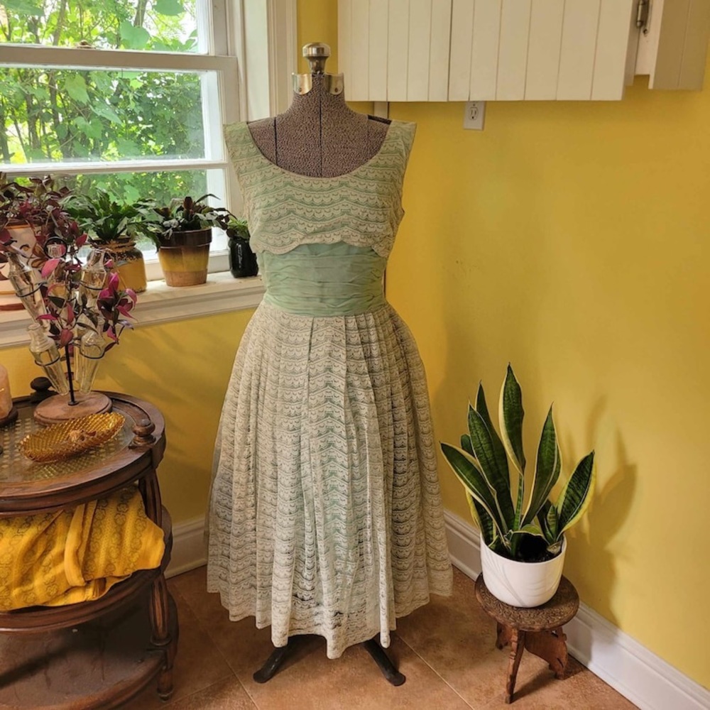 PROM 👗HOST PICK 💐Vintage 1950s,Rare Classic, A Melody Dress, light mintgreenUS6